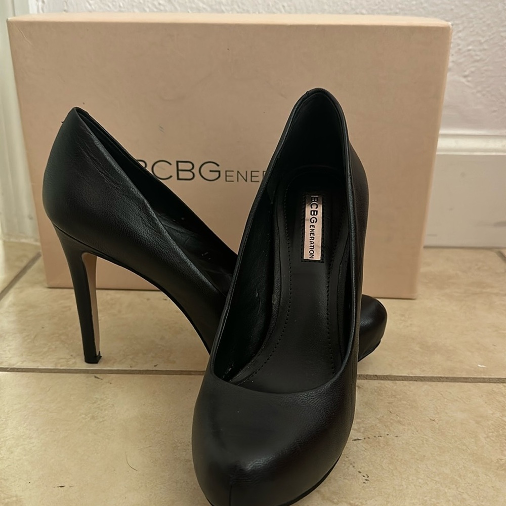 BCBG Black Pumps